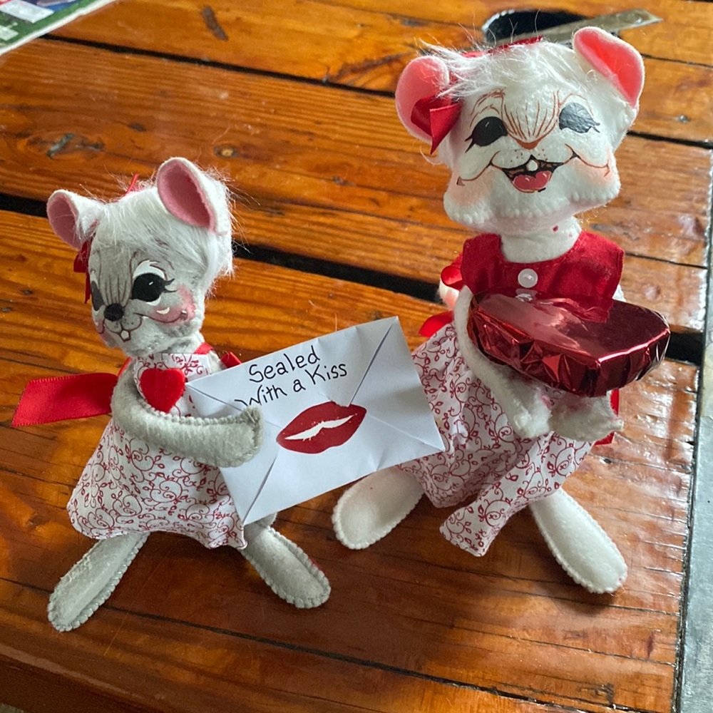 Valentine’s Annalee dolls